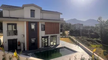 Detached five bedroom family home in Ciftlik Calis